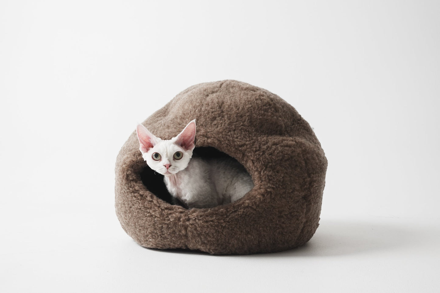 Lit pour animaux de compagnie en laine naturelle Nest - Beige
