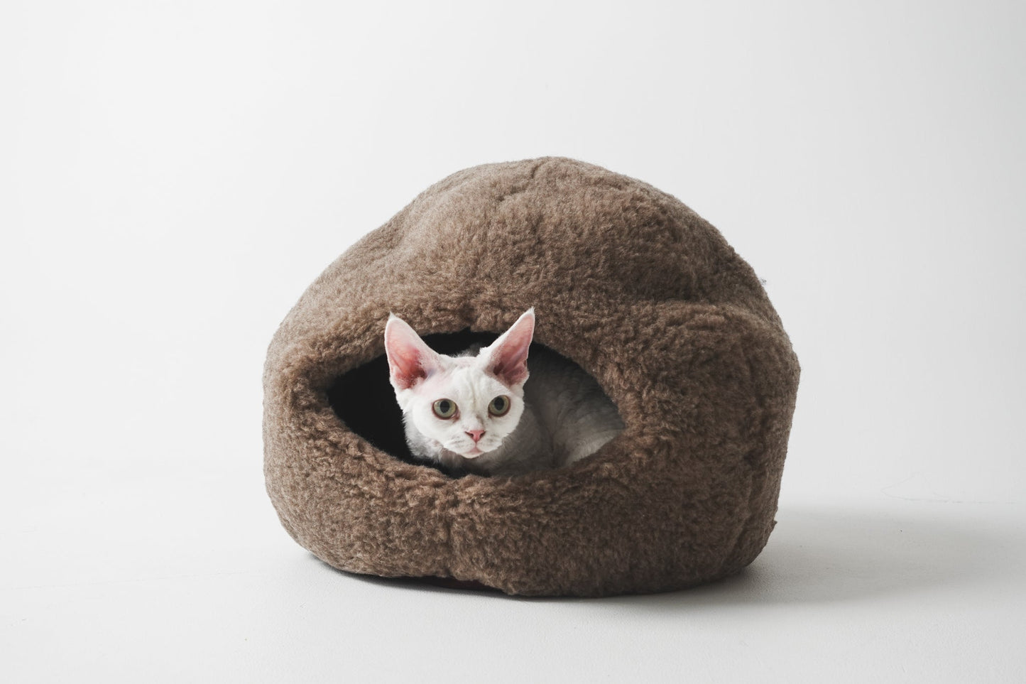 Lit pour animaux de compagnie en laine naturelle Nest - Beige