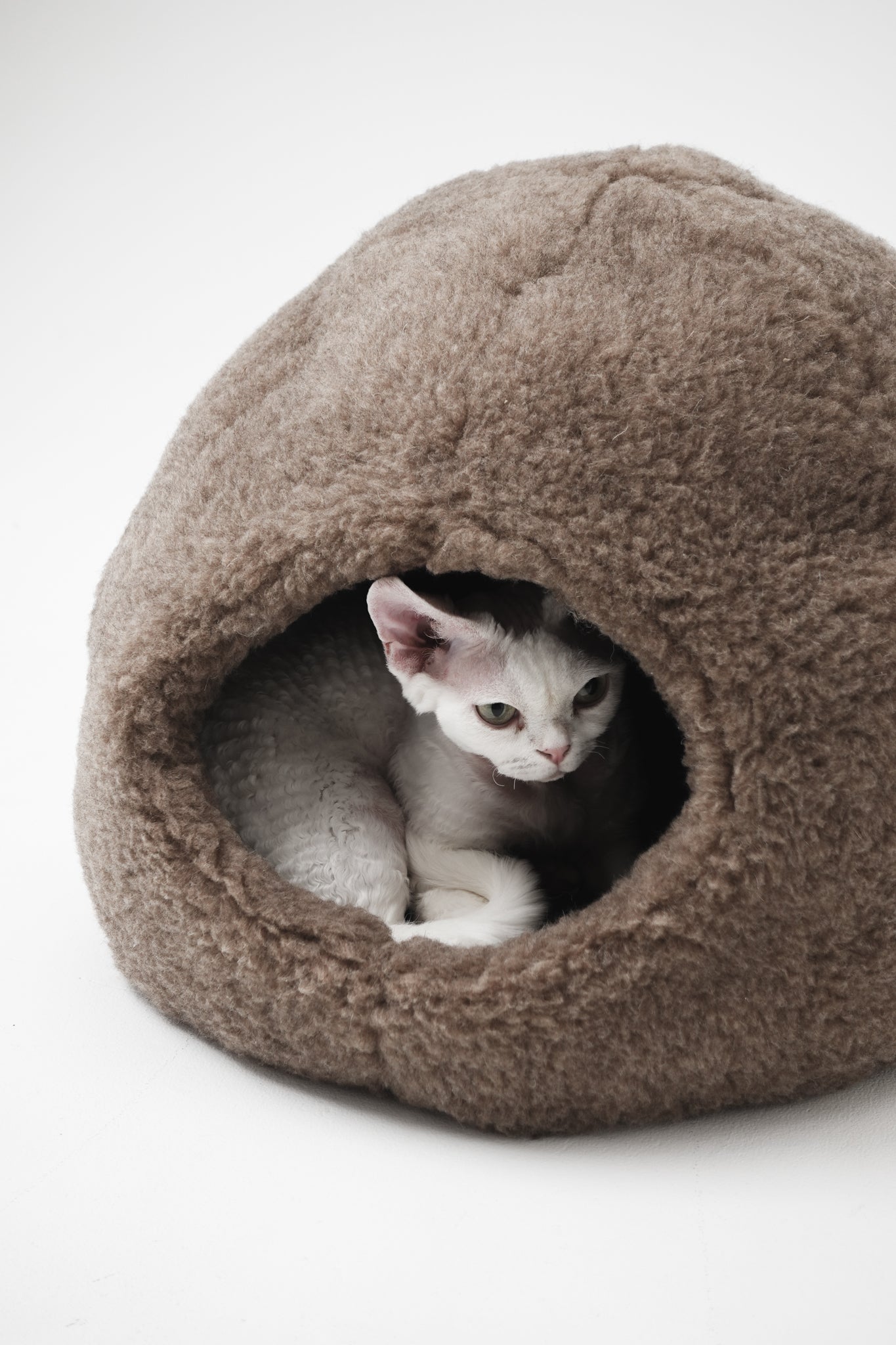 Lit pour animaux de compagnie en laine naturelle Nest - Beige